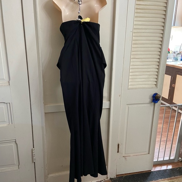 Elegant Black and White Lined Long  Formal Dress (Size S-M) - Picture 4 of 8